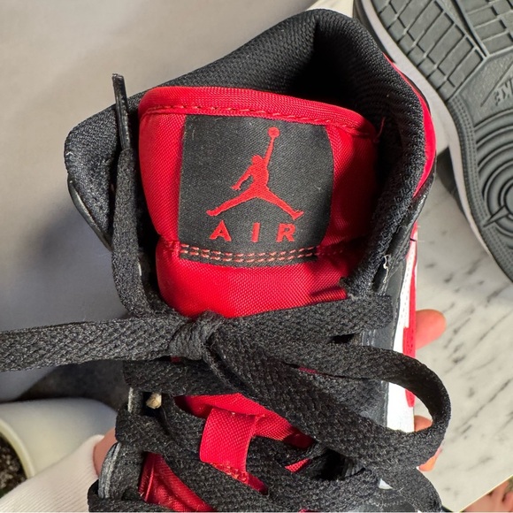 NIKE • Air Jordan 1 Retro Mid Sneakers • Red Black White • Size 6.5Y Big Kids - Picture 4 of 16